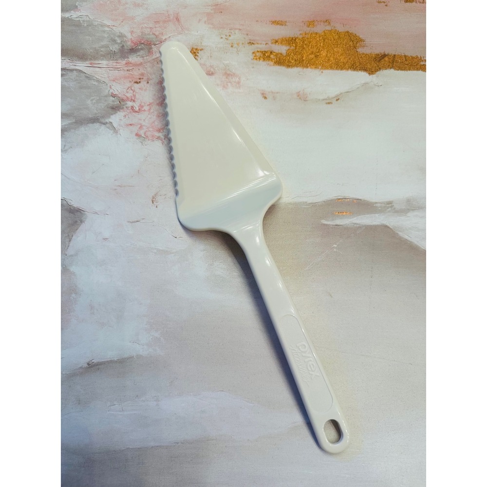 Vintage Pyrex Accessories Cream White Plastic Pie Cake Server Serrated 12"